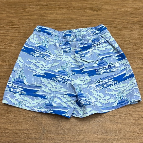 Vineyard Vines boys swim trunks size 4T in EUC - Picture 2 of 7